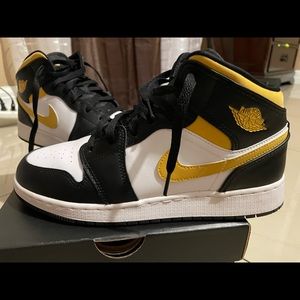 Air Jordan 1 MID (gs)
